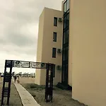 Side Mamaia