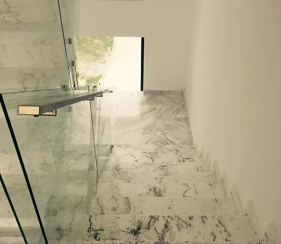 בית הארחה Side 4*